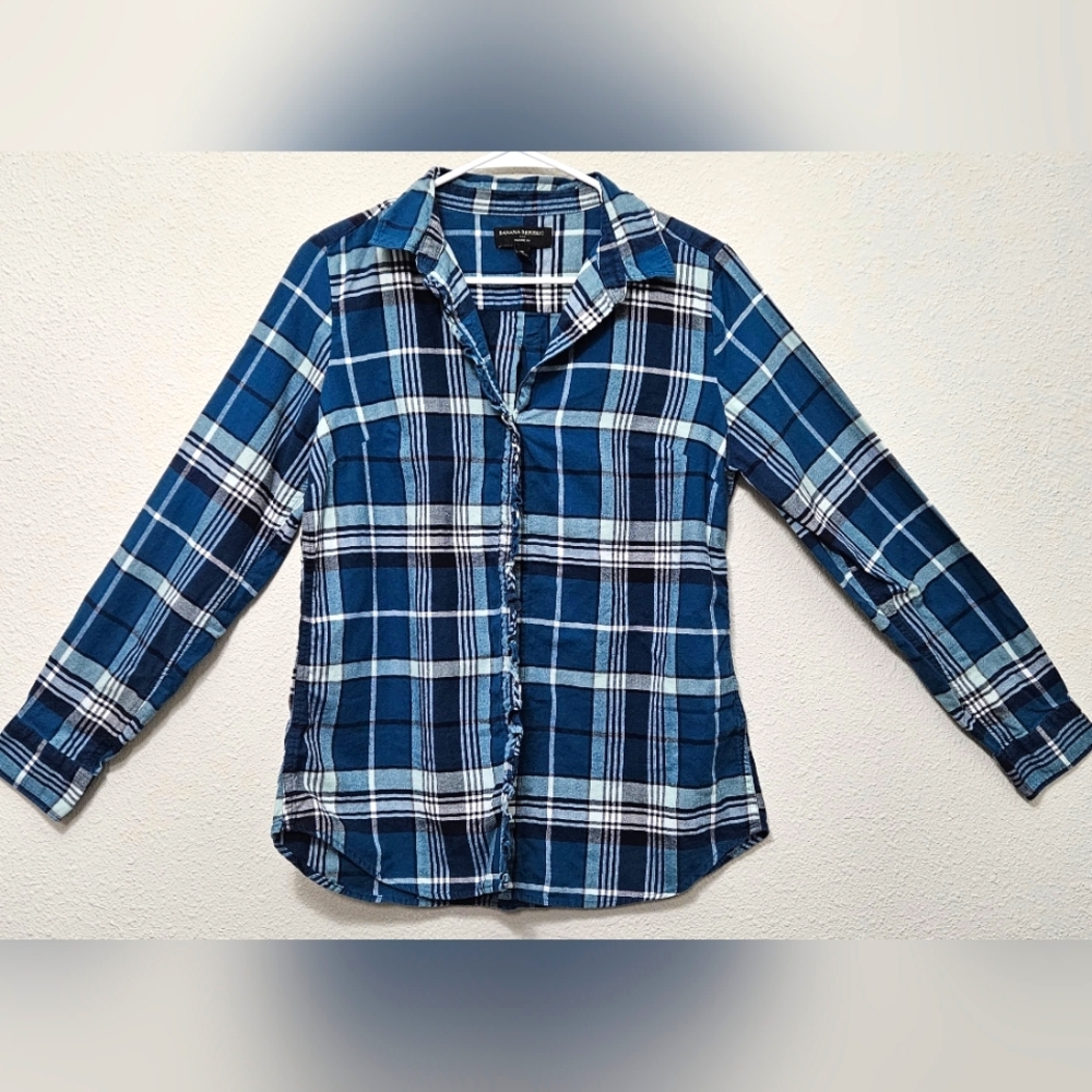 Banana republic factory medium classic fit blue plaid cotton button down Shirt